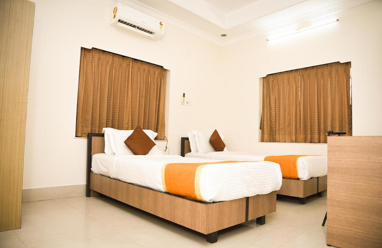 Hotel Crossroads Kalkutta Exterior foto