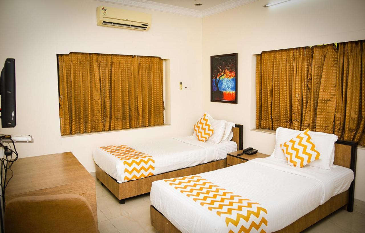 Hotel Crossroads Kalkutta Exterior foto