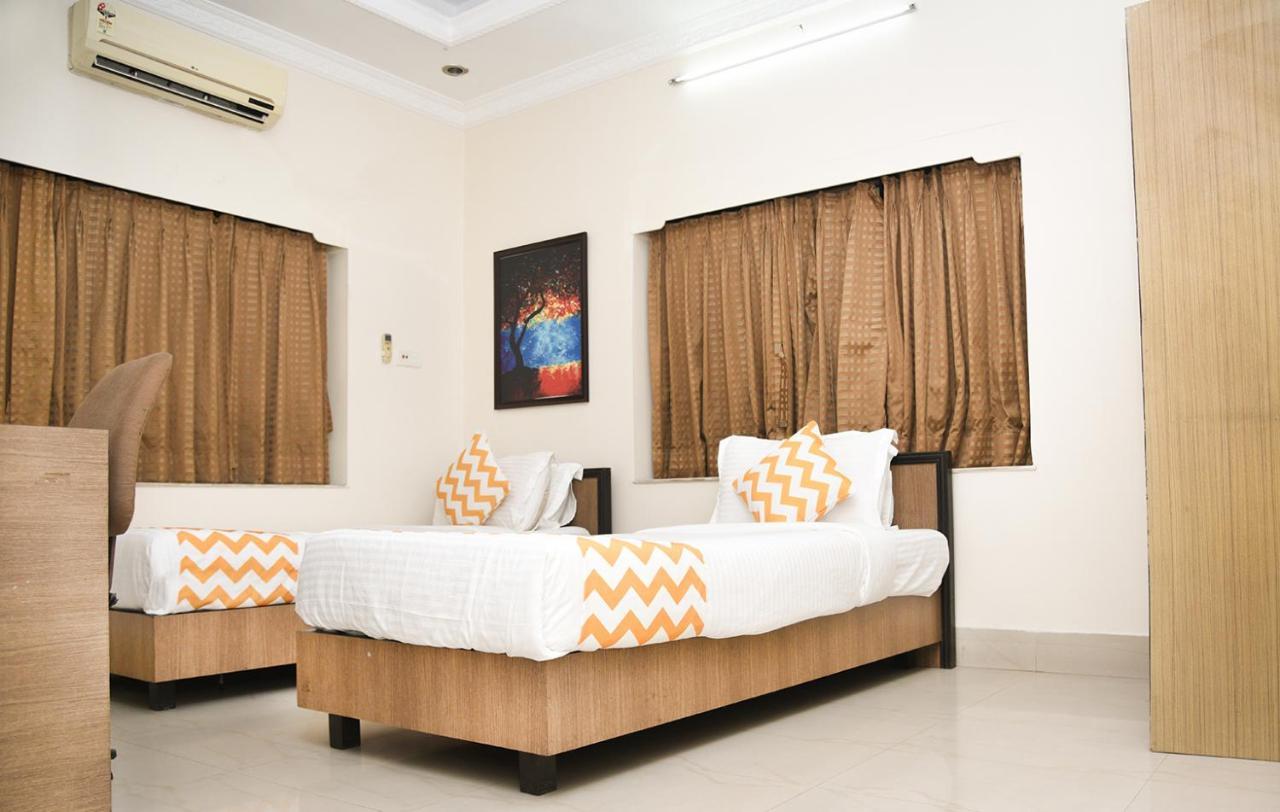 Hotel Crossroads Kalkutta Exterior foto